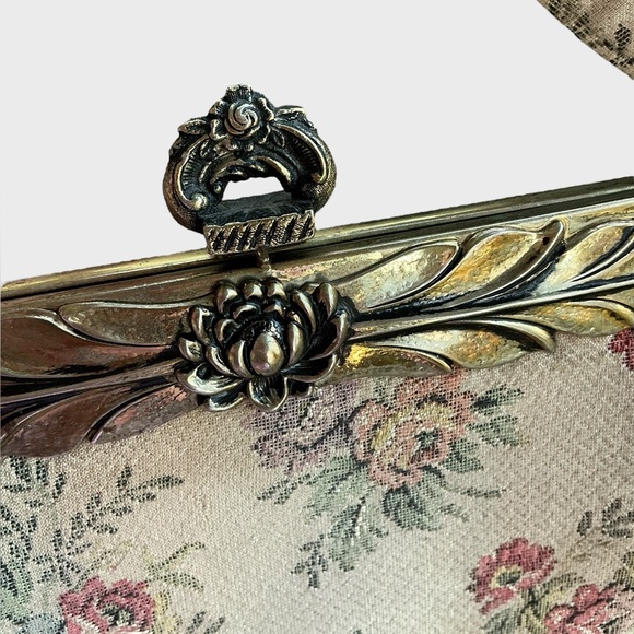 Vintage Floral Tapestry Handbag Purse with Gold Tone Hardware - Picture 3 of 8